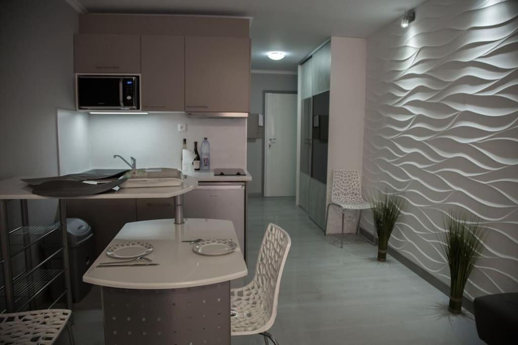 Stylish Studio In Only 50 Meters From Beach ! Nice Ngoại thất bức ảnh